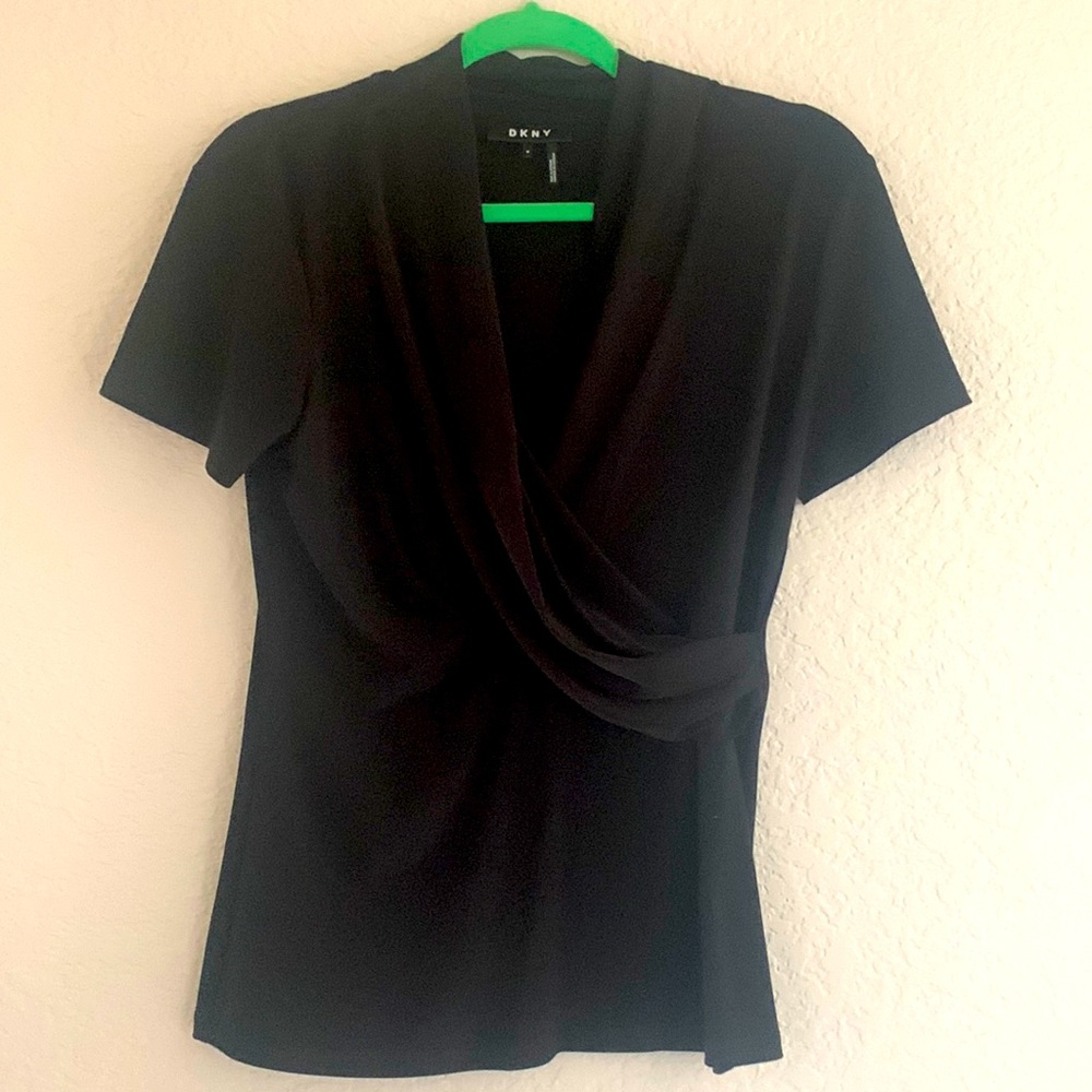 Medium DKNY cross over cap sleeve shirt like new
